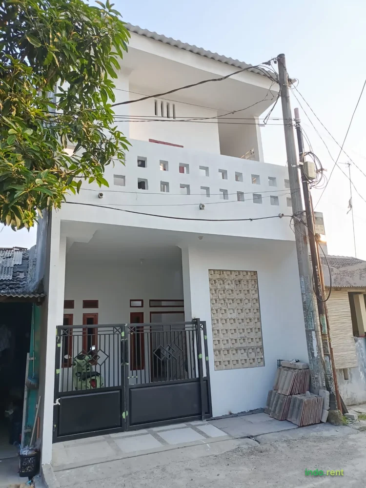 DiKontrakan Rumah 2 Lantai 3 Kamar Tidur di Karawang  3