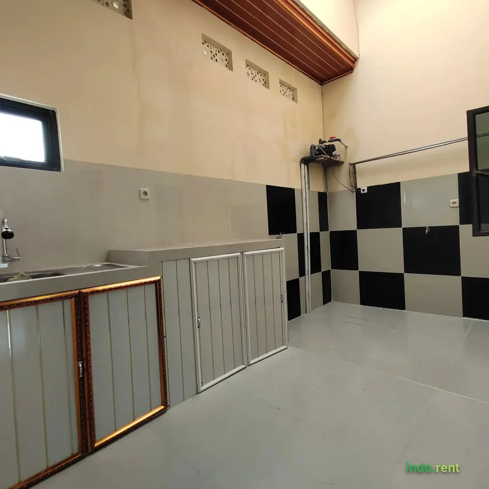 Di Kontrakan Rumah Bisa untuk Rumah Tinggal / Home Base / Kantor 3