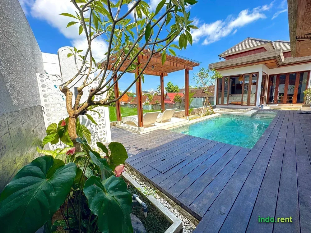 3 BEDROOMS VILLA LOCATED IN PERERENAN BEACH AVAILABLE FOR LEASE 