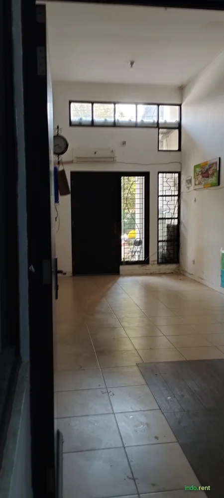 Disewakan rumah semi furnish siap huni dan cocok buat {{ADDRESS}} 3
