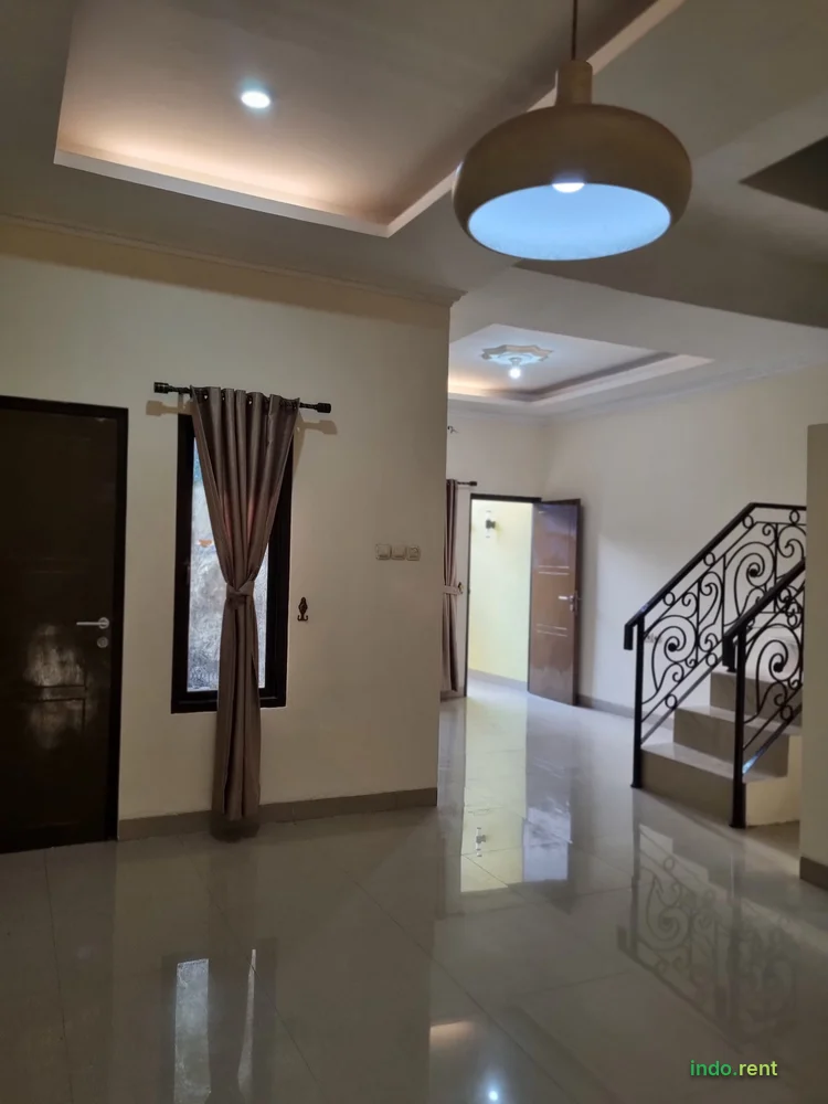 Disewakan Rumah 2 Lantai Cinity 3