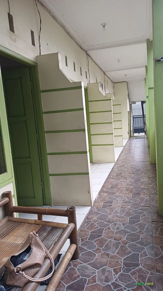 Jual butuh kontrakan 2 lantai 8 pintu + 2 kios di Cileungsi Bogor