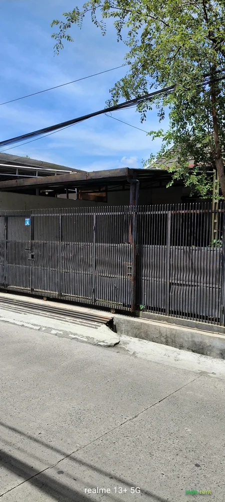 Dijual rumah mainroad Cisaranten baru ,strategis