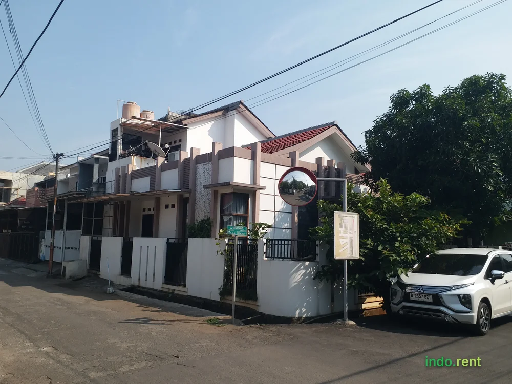 Jual rumah strategis