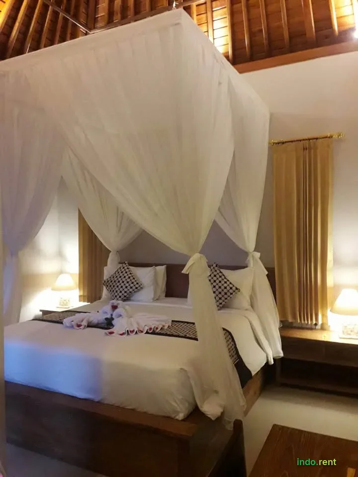 Available one bedroom house 2