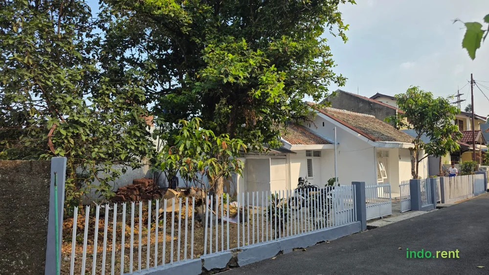 DI KONTRAKAN RUMAH LOKASI STRATEGIS 2