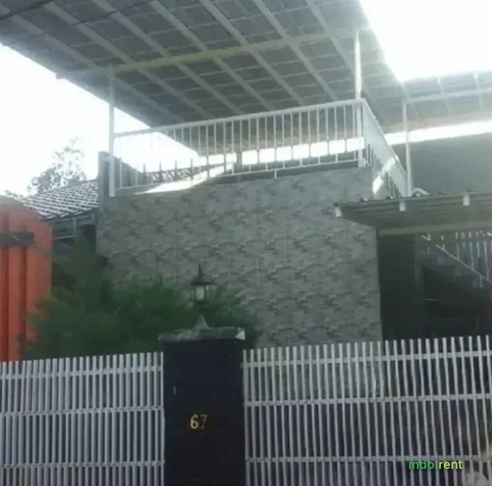 JUAL RUMAH 2 LANTAI SIAP HUNI (HARGA BISA NEGO)