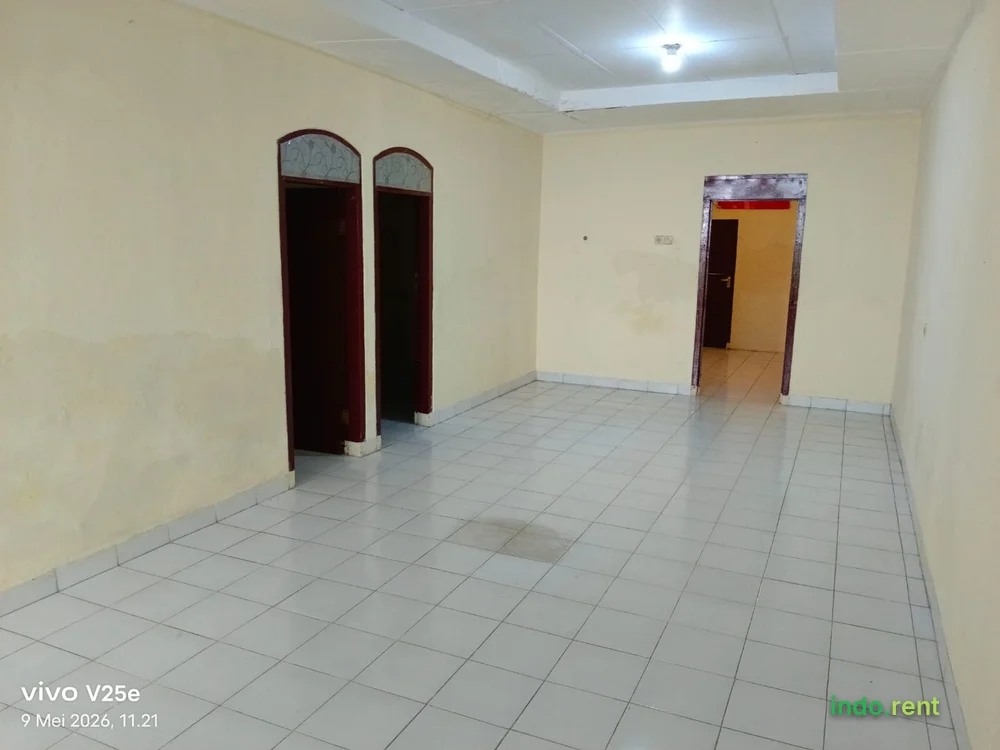 DIKONTRAKAN RUMAH LUAS 100 M2 DAERAH STRATEGIS 3