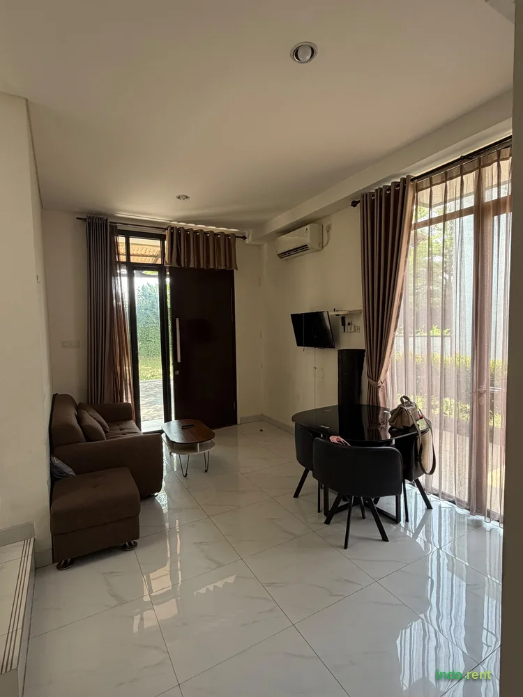 Disewakan rumah siap huni di Lavon Swancity 3