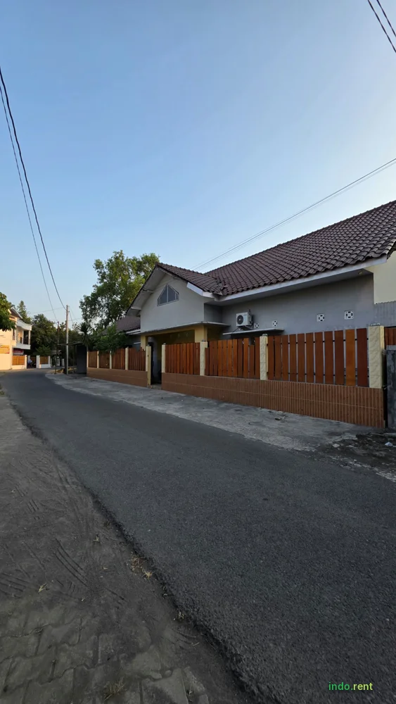 RUMAH BARU DAN MEWAH DALAM RINGROAD SELATAN (PLUS PERABOTAN) BU BANGET 2