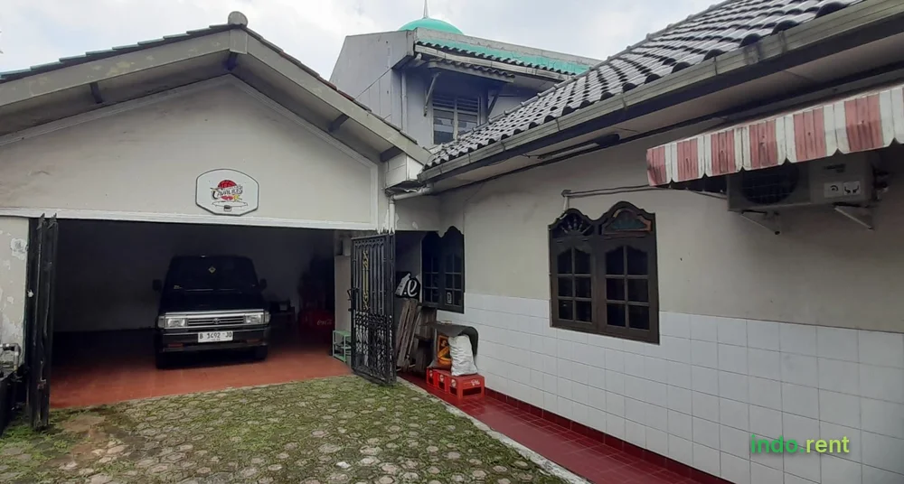 JUAL RUMAH STRATEGIS COCOK UNTUK USAHA ATAU RUMAH PRIBADI