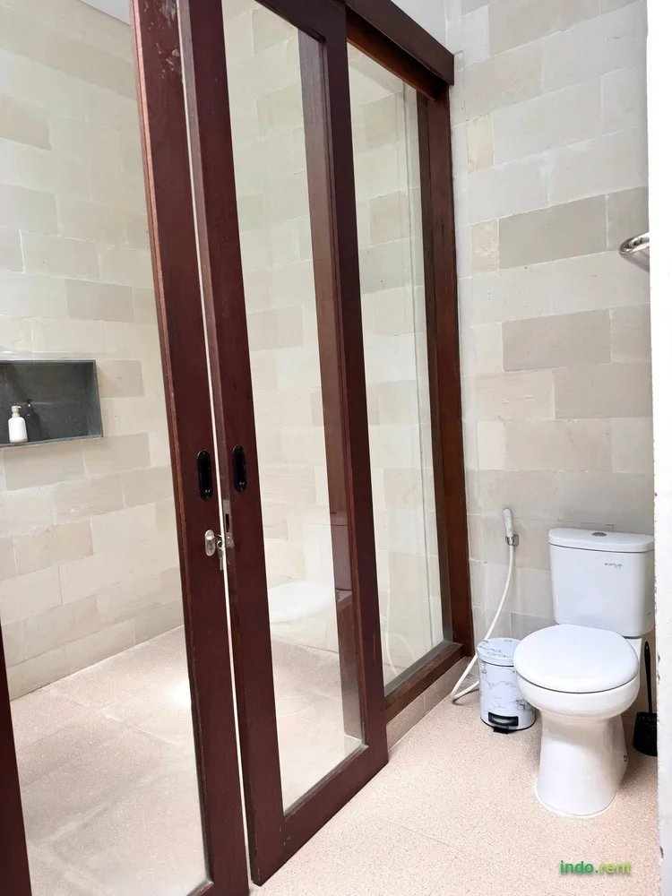 3 BEDROOMS VILLA LOCATED IN PERERENAN BEACH AVAILABLE FOR LEASE  10