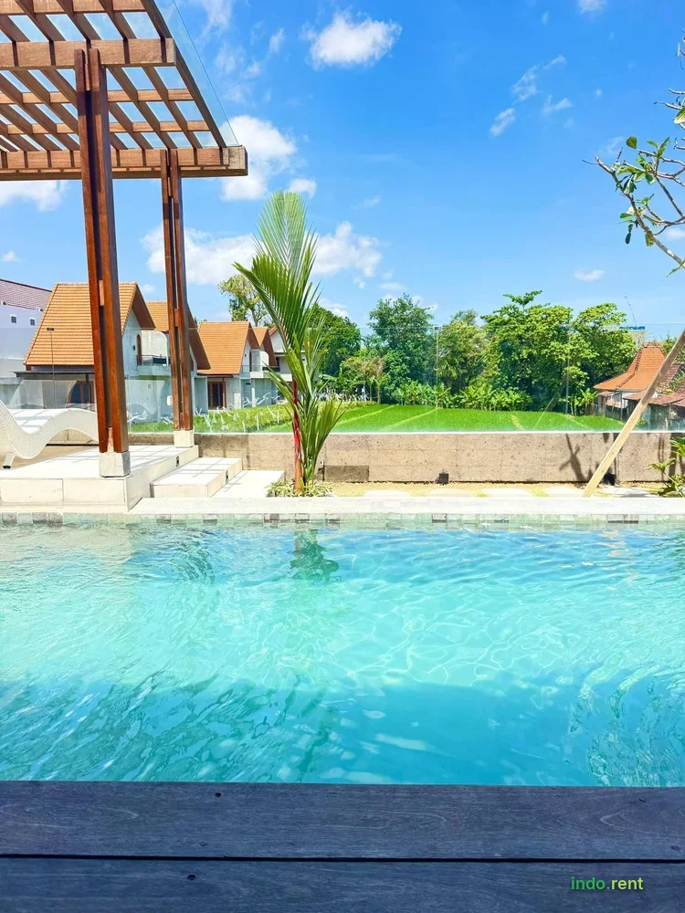 3 BEDROOMS VILLA LOCATED IN PERERENAN BEACH AVAILABLE FOR LEASE  4