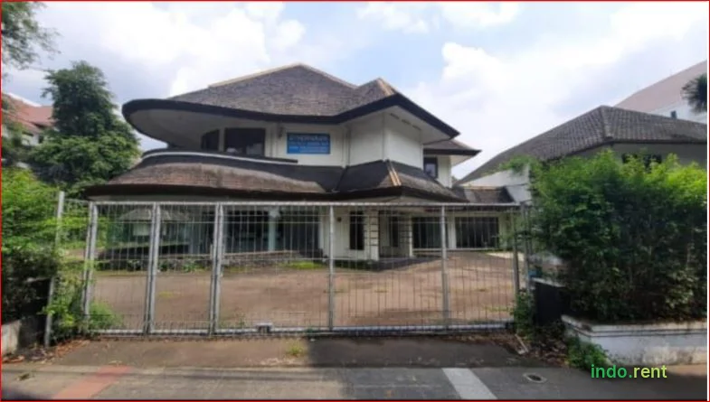 Rumah disewakan di lokasi sangat strategis di Jl. Ir. H Juanda 98A Dago, Bandung.