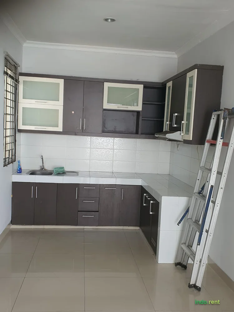 Disewakan rumah mewah murah 2 Lt.+ Balkon 2