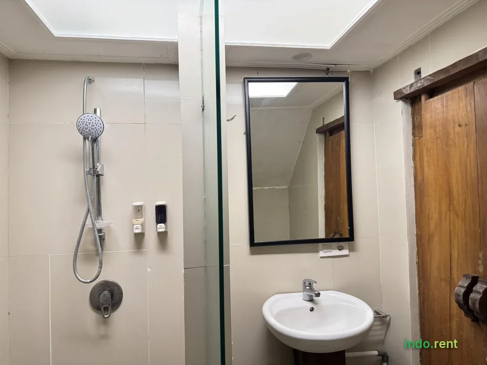 5 bedroom villa with private pool in Kedewatan area 8