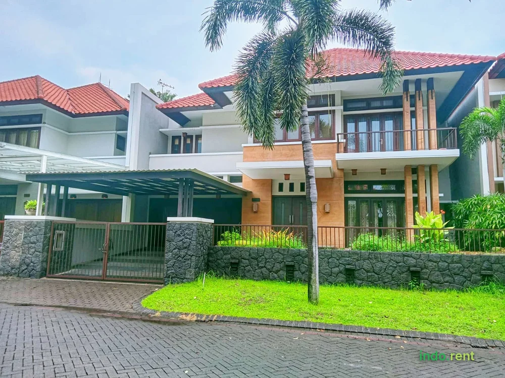 Disewakan Rumah GRAHA FAMILI {{CONTACT}} N Nyaman, Cluster Favorit di Surabaya Barat