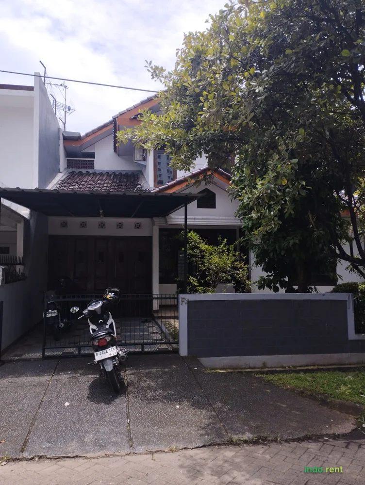 Dikontrakan Cepat Rumah 3 Kamar di Taman Century 1 Bekasi 100 meter Gerbang Tol dan Stasiun LRT