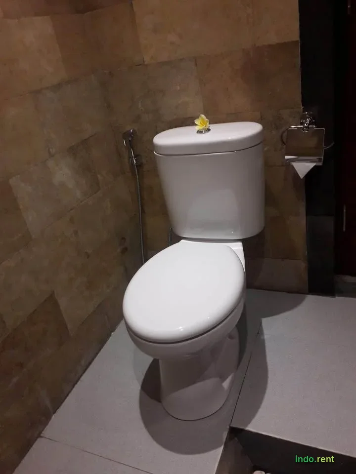 Available one bedroom house 10