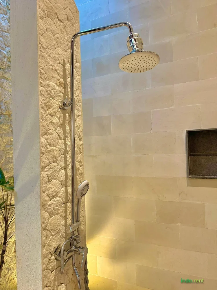 3 BEDROOMS VILLA LOCATED IN PERERENAN BEACH AVAILABLE FOR LEASE  6