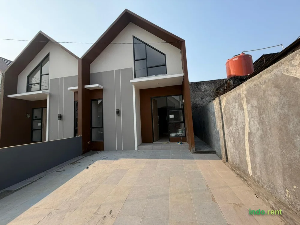 DI KONTRAKAN RUMAH DI SEPATAN TIMUR PERUMAHAN MAGNOLIA 3