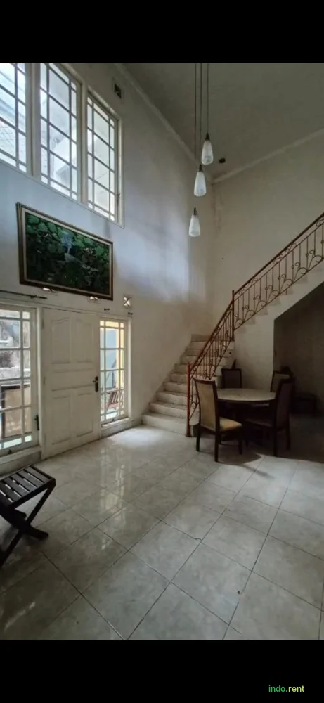 DISEWAKAN RUMAH 2 LANTAI 2