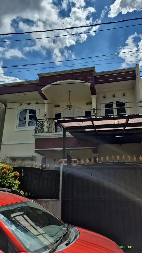 DISEWAKAN RUMAH 2 LANTAI