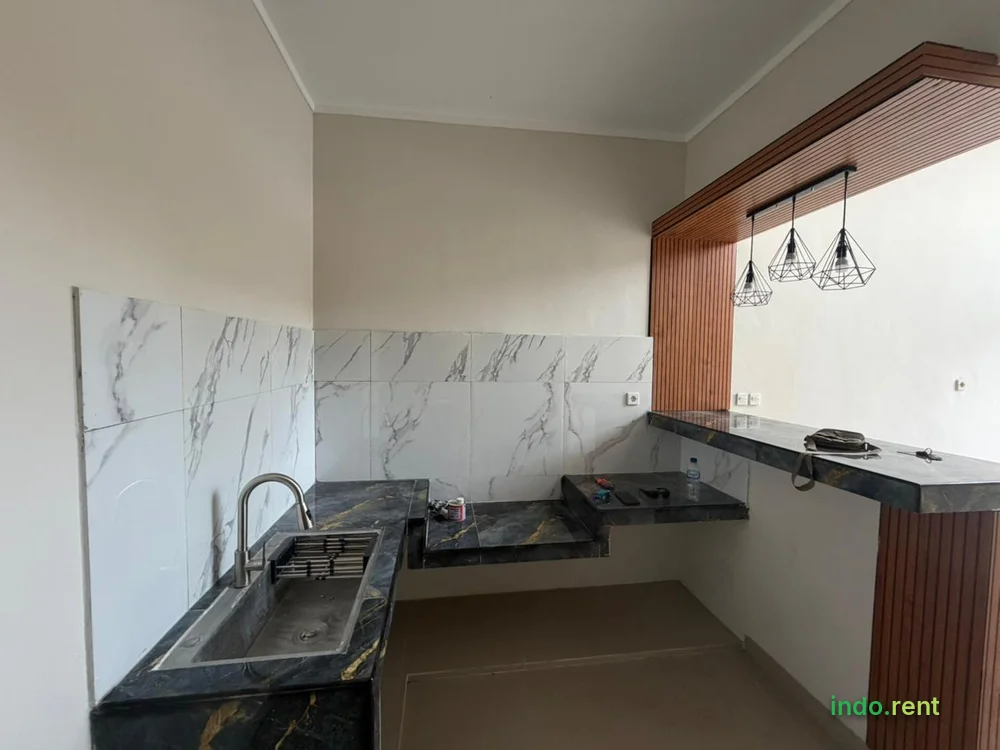 DI KONTRAKAN RUMAH DI SEPATAN TIMUR PERUMAHAN MAGNOLIA 2