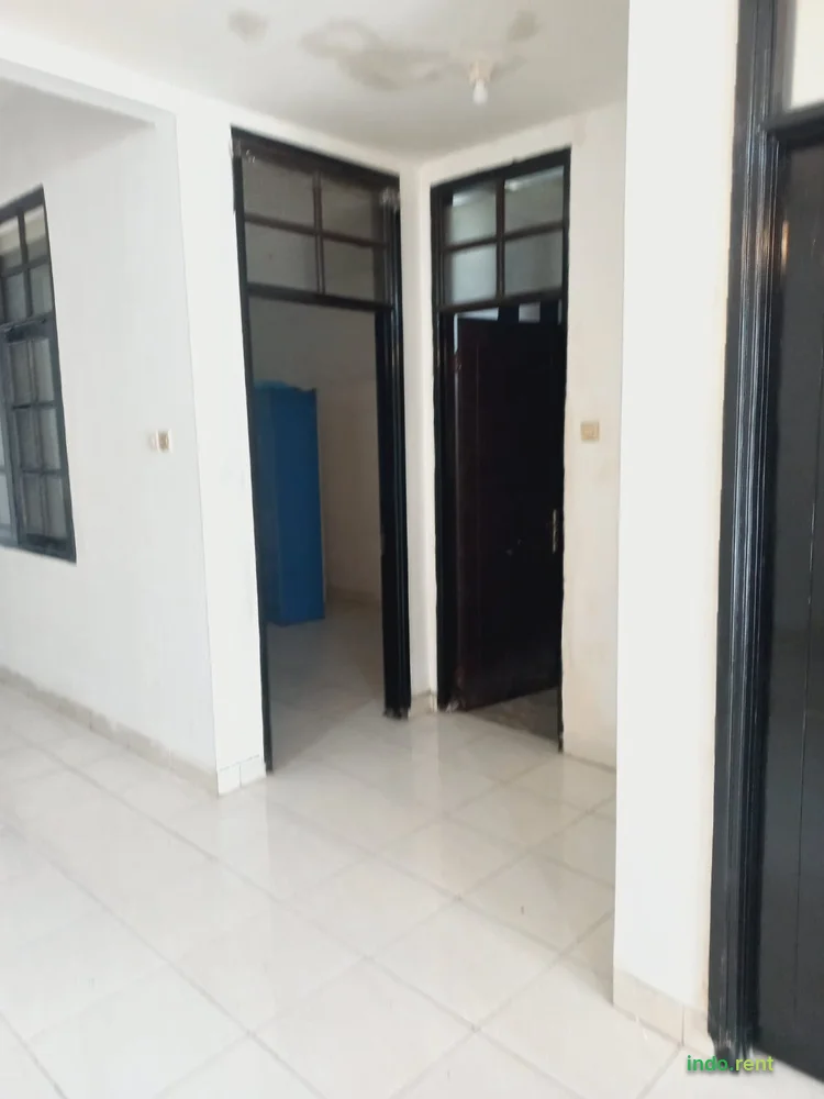 DISEWAKAN RUMAH DI KOMPLEKS BEVERLI JALAN PALEM HIJAU III NO.26