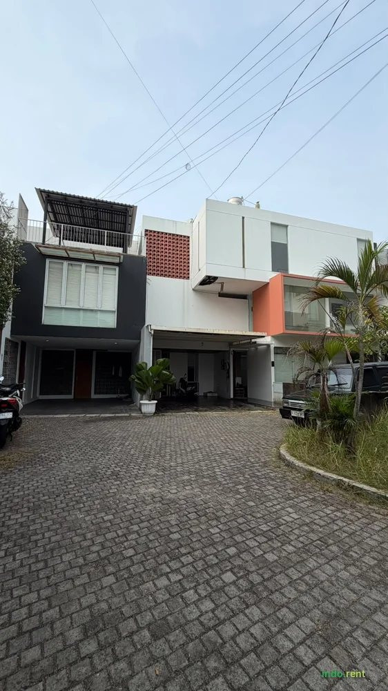 LUXURY TOWNHOUSE FOR RENT – KEMANG, SOUTH JAKARTA