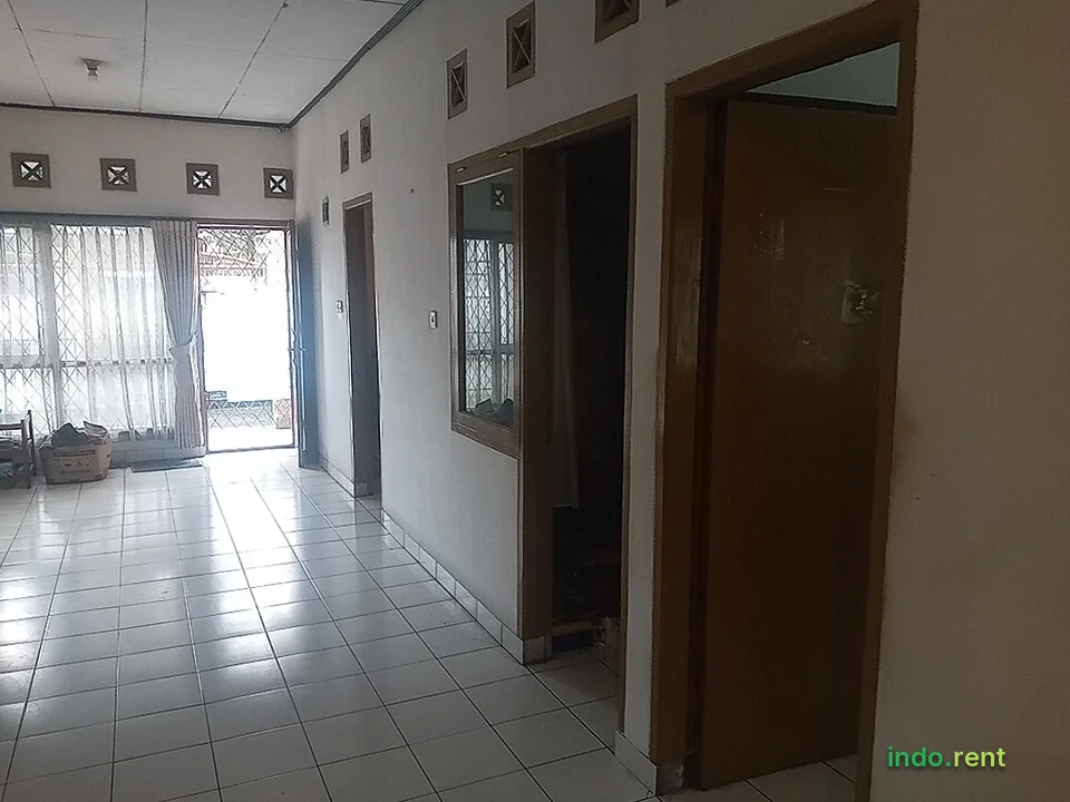 Jual Rumah di Taman Holis Indah Kota Bandung Cocok Buat Gudang, Kosan SHM, Garasi Dalam, Lebar {{CONTACT}} 10 M, Luas 162/120