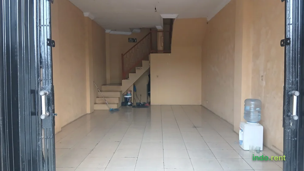 Ruko Strategis Disewakan – Pinggir Jalan, Ramai & Siap Pakai 3