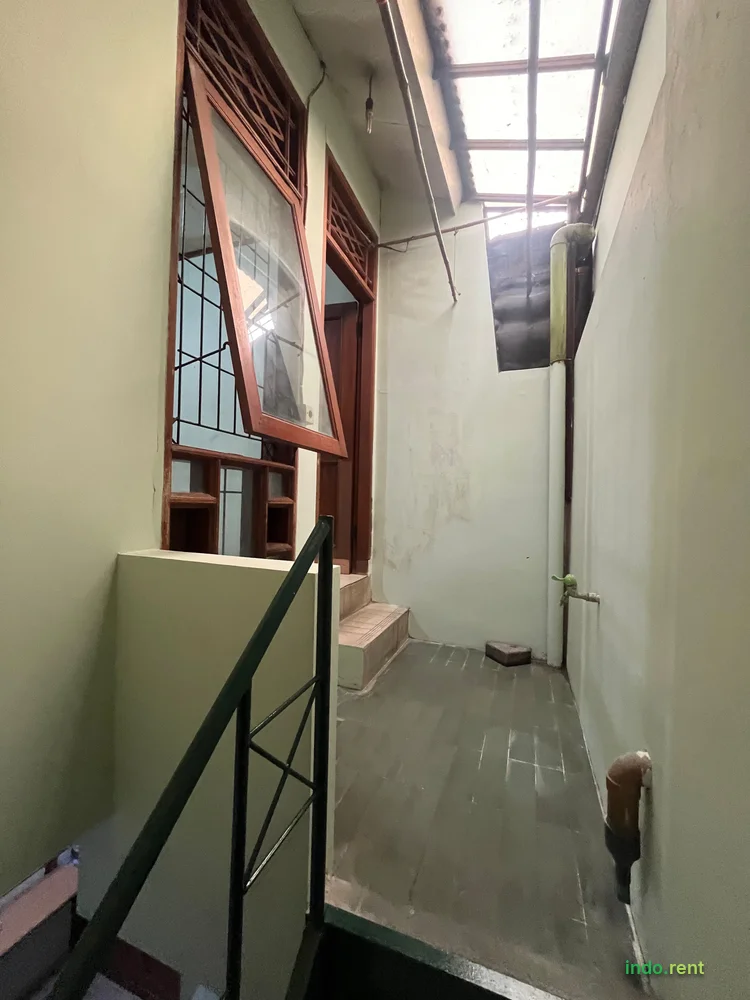 Kontrakan 2 Lt Tebet Jakarta Selatan 3