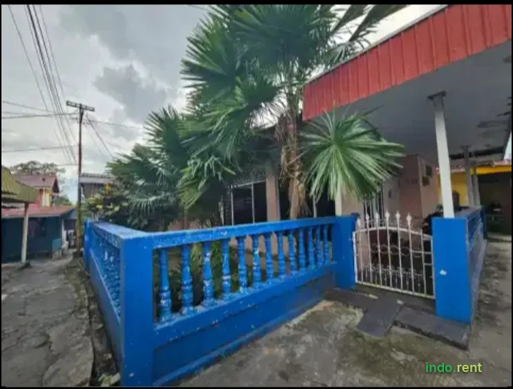 Jual sepaket rumah besar dan kontrakan 2 pintu