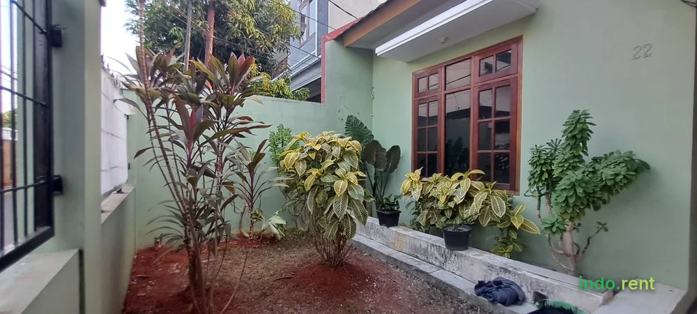 Disewakan rumah dengan taman 3