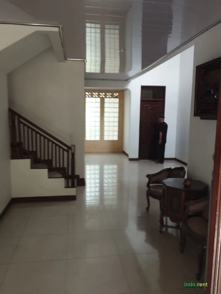 Dikontrakan Cepat Rumah 3 Kamar di Taman Century 1 Bekasi 100 meter Gerbang Tol dan Stasiun LRT 3