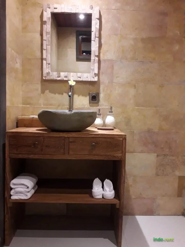 Available one bedroom house 9