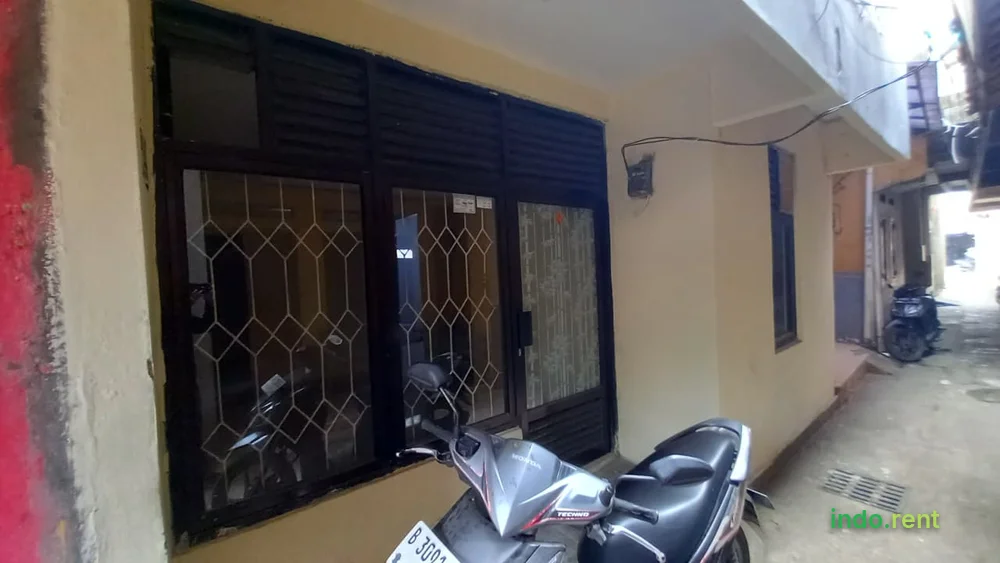 DIKONTRAKAN RUMAH 2 LANTAI