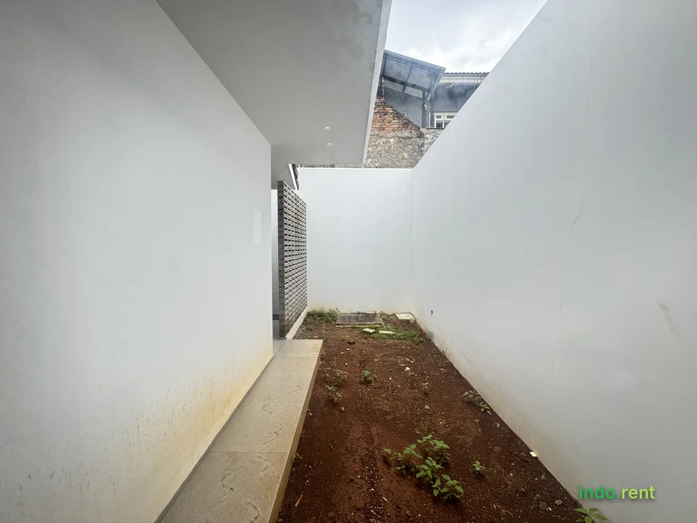 Cinere Megapolitan dekat pintu tol 4 kamar 3