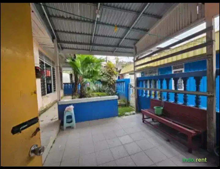 Jual sepaket rumah besar dan kontrakan 2 pintu 2