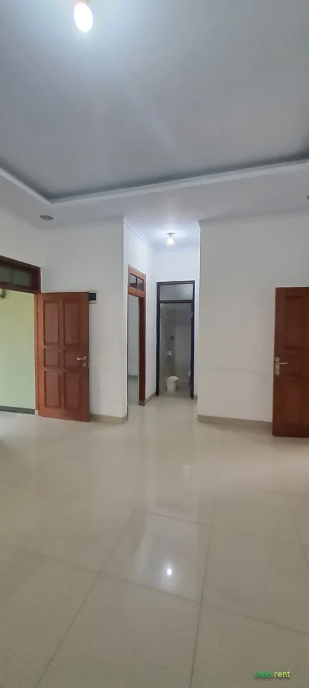 Disewakan rumah dengan taman 2