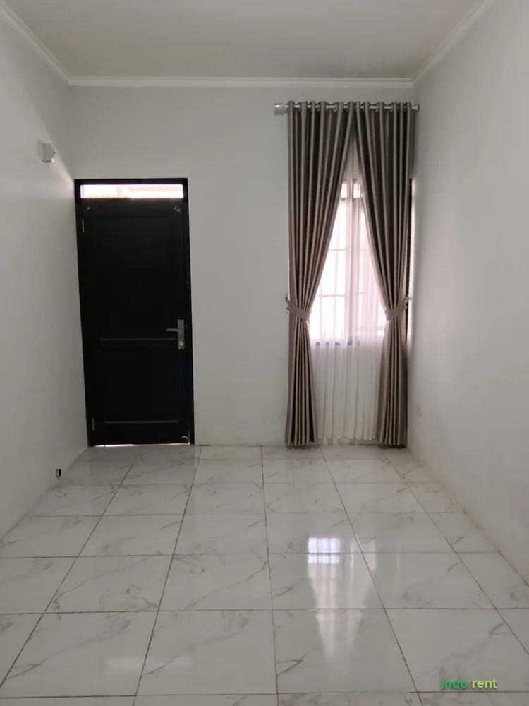 DISEWAKAN: Rumah Baru 2 Lantai Siap Huni 2