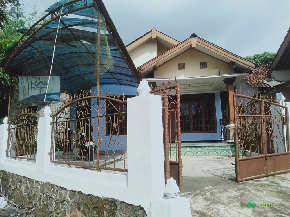 Rumah/Kantor Disewakan. Nyaman Terawat, 1 Lantai, Siap Huni 2