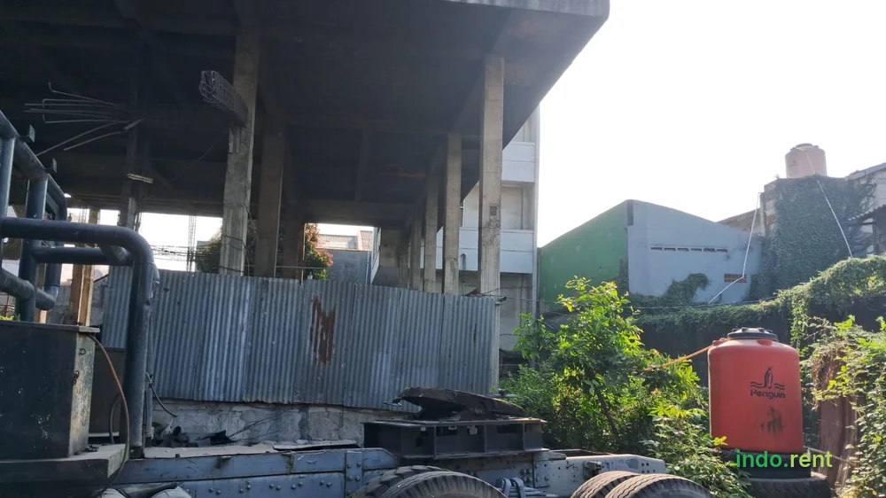 DI JUAL TANAH DAN BANGUNAN. LOKASI STRATEGIS DI DEPAN GOR BALAI RAKYAT KOJA 3